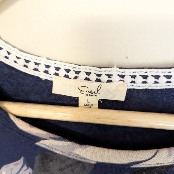 Easel Navy Floral Cold Shoulder Pullover - Picture 4 of 4